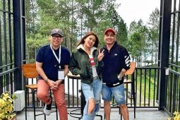 Ovy Soviyanti dan Ren TobingOvy Soviyanti dan Ren Tobing meriahkan F1 Powerboat di Danau Toba