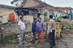 Diterjang angin, ratusan rumah di Banyuwangi porak-poranda