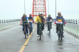 Bupati Tabalong-Pj Bupati Batola "gowes" bersama jalin kerja sama