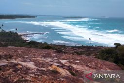 Waspadai angin kencang dan gelombang 9 meter
