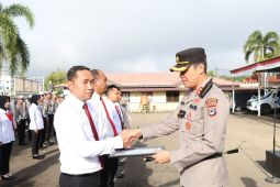 10 personil Polres Tabalong terima penghargaan