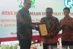APHI apresiasi PT Gruti dan Mujur  Timber peroleh sertifikat  IFCC-PEPC