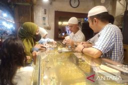 Harga emas turun dua pekan terakhir