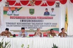 Kepala kampung lapor bupati, proyek jalan Rp6 miliar seperti dicakar ayam