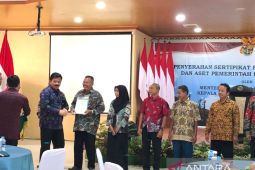 Menteri ATR/BPN serahkan sertipikat aset pemerintah daerah di Kalbar