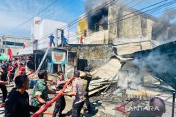 BPBD Aceh Barat kerahkan lima damkar padamkan api ke lokasi kebakaran