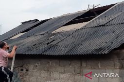 Pemkab Bekasi gotong royong bantu warga terdampak puting beliung di Tambun Selatan