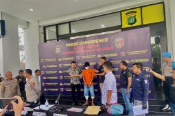 Penusuk tiga buruh proyek diamankan di Mapolres Tangsel