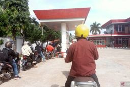 Membiasakan masyarakat dengan fluktuasi  harga BBM nonsubsidi