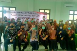 Bupati Bangka meminta bidan tingkatkan pelayanan guna tekan kematian