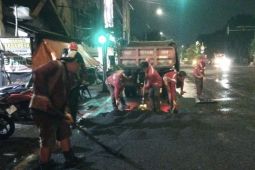 Per hari, DSDABM perbaiki jalan berlubang 100 titik di Surabaya