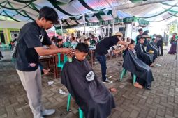 Sebanyak 2.000 santri cukur sambut Ramadhan
