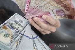 Dolar AS melemah saat sentimen konsumen menurun