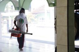 Relawan KMJT fogging di Ponpes di Malang cegah bahaya DBD