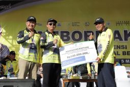 Bank Kalsel salurkan bantuan perlengkapan penanganan kebencanaan