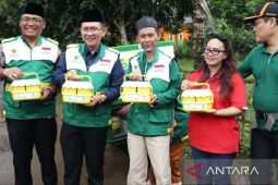 Bupati luncurkan program Bekasi Permata untuk bantu dhuafa lansia
