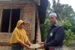 Ketua BSPPL santuni korban bencana alam banjir di Desa Janjilobi