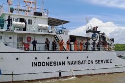 Akibat cuaca buruk, Tim SAR gabungan tunda evakuasi KM Vivie Rae II