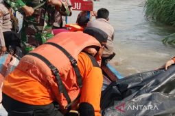 Santriwati yang hanyut terbawa arus Sungai Parsariran ditemukan