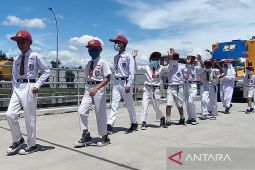 Siswa SD antusias sambut Presiden Jokowi kunjungan kerja di Bandung