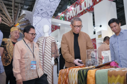 Produk kerajinan Kalbar sangat diminati karena memiliki keunikan tersendiri
