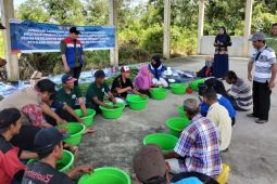Petani Penajam  diedukasi cara bikin pestisida nabati dan pupuk biosaka