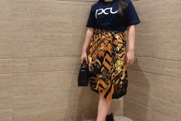 Mahasiswa UK Petra Surabaya kreasikan sarung jadi rok bermotif batik