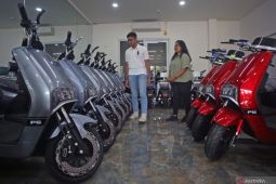 Menperi menyatakan bantuan insentif kendaraan listrik diberikan melalui produsen