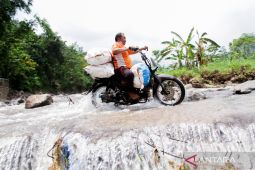 Pemkab  Situbondo terjunkan alat berat normalisasi aliran sungai