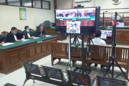 Dua terdakwa dugaan korupsi dana hibah DPRD Jatim jalani sidang perdana