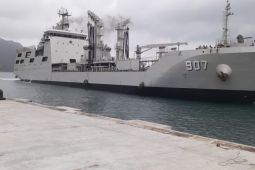 TNI AL kerahkan dua KRI kirim bantuan korban longsor di Serasan