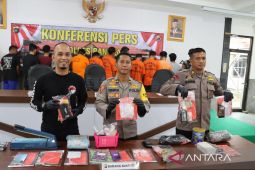 Polisi Bangka membekuk belasan orang pelaku kejahatan narkoba