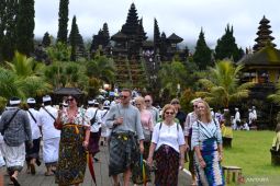 Pemprov Bali ingin Pura Besakih dikelola baik