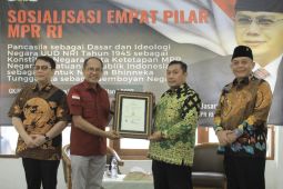 Kemenkumhan Jatim serahkan sertifikat merek logo GKJ Wetan Kota Malang