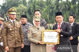 Kalaksa BPBD Jatim terima penghargaan sinergitas dari gubernur