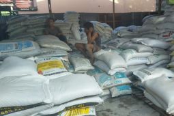 Pangdam I/BB serahkan pengoplos pupuk  diduga ilegal ke Polda Sumut
