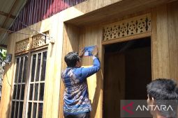 Bupati HST serahkan 118 rumah layak huni bantu MBR