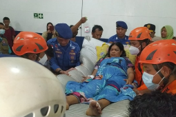 Tim SAR kembali evakiasi satu korban longsor Serasan ke Kalimantan Barat