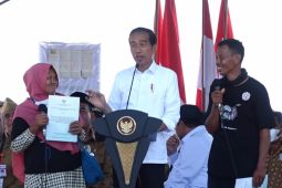 Presiden Jokowi serahkan 1.043 sertifikat tanah di Blora