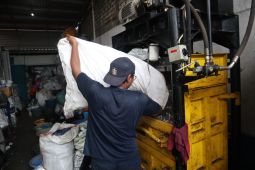 OPPA latih masyarakat Surabaya kurangi polusi sampah plastik