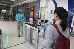"Boarding" naik KA di Gubeng kini cukup validasi identitas melalui wajah