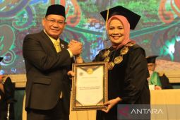 Bupati Kotabaru terima anugerah pelopor pengembangan pariwisata