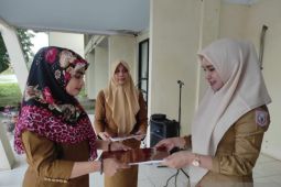 Lima ASN Diskominfotik Gorontalo terima Satyalancana Karya Satya