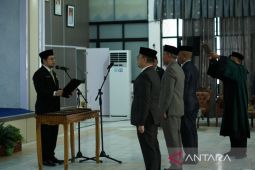 Bupati HST harapkan pejabat mampu penuhi tuntutan masyarakat
