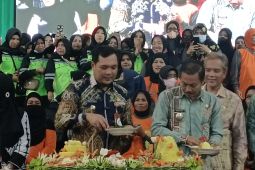Kalsel kemarin, Jelujur massal kain Sasirangan di Banjarmasin pecahkan rekor dunia