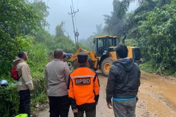 Jalan Lintas Curup-Lubuklinggau lumpuh akibat longsor