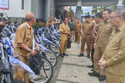 Sebanyak 53 desa mandiri di Kapuas Hulu terima lencana dari Mendes PDTT