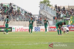 Liga 1: Aji Santoso sayangkan Persebaya gagal menang usai ditahan Persib
