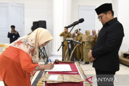 Gubernur Gorontalo : pejabat tidak boleh pamer kekayaan
