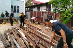 Aston Pontianak dan Transera Grup gelar aksi bersih masjid sambut Ramadhan